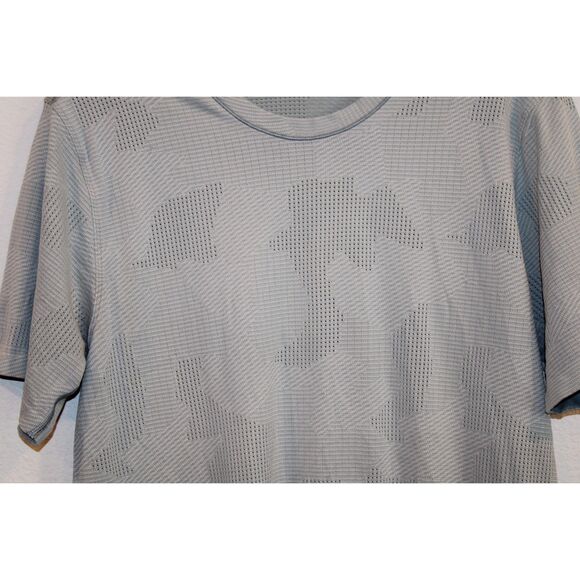 Lululemon mens light gray crewneck perforated workout short sleeve size large - Picture 7 of 7